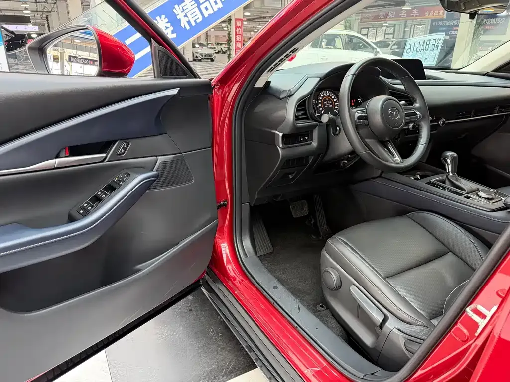 Mazda CX-30 2022 из CN, фото 10