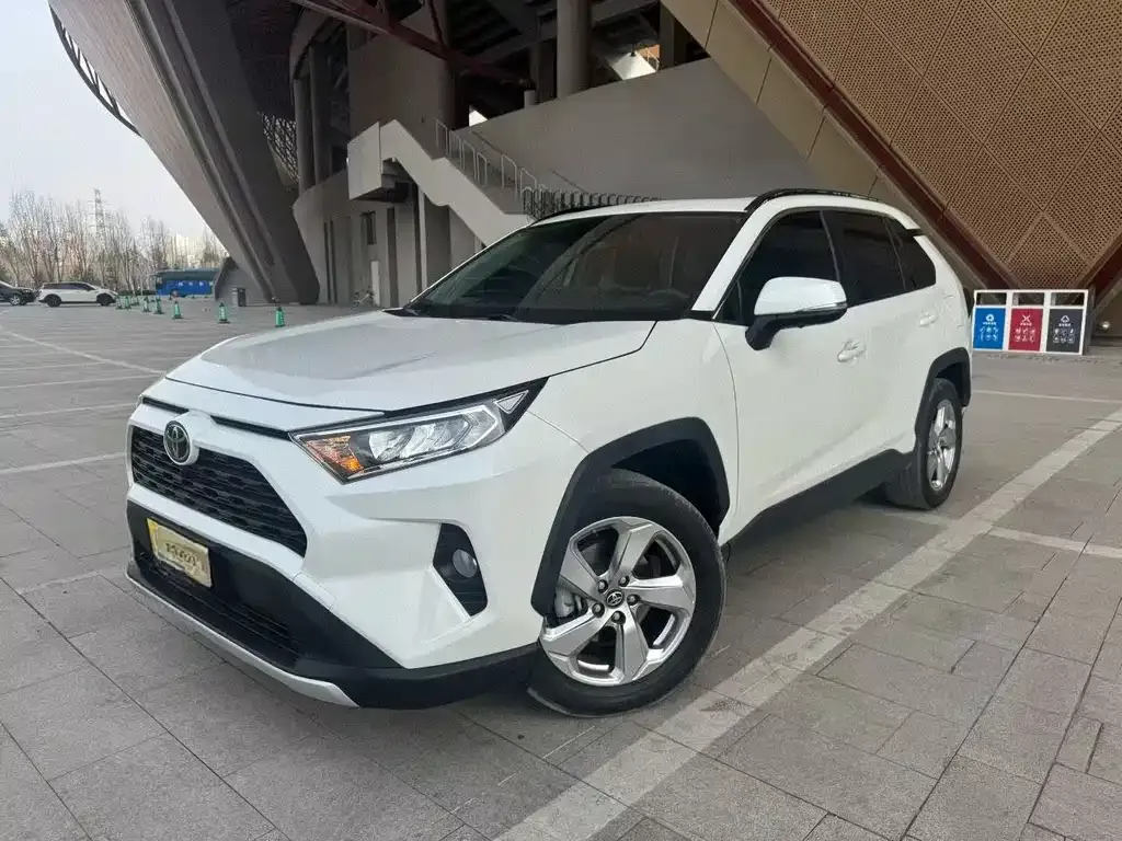 Toyota RAV4 2021 из CN, фото 1