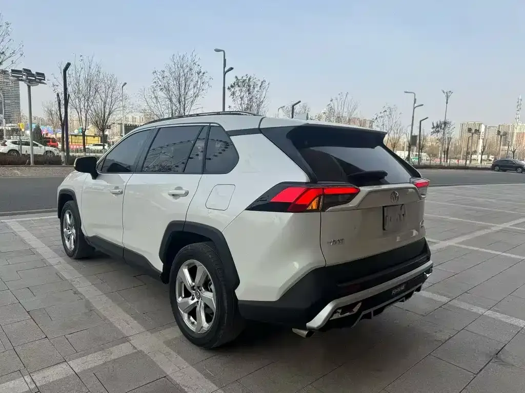 Toyota RAV4 2021 из CN, фото 3