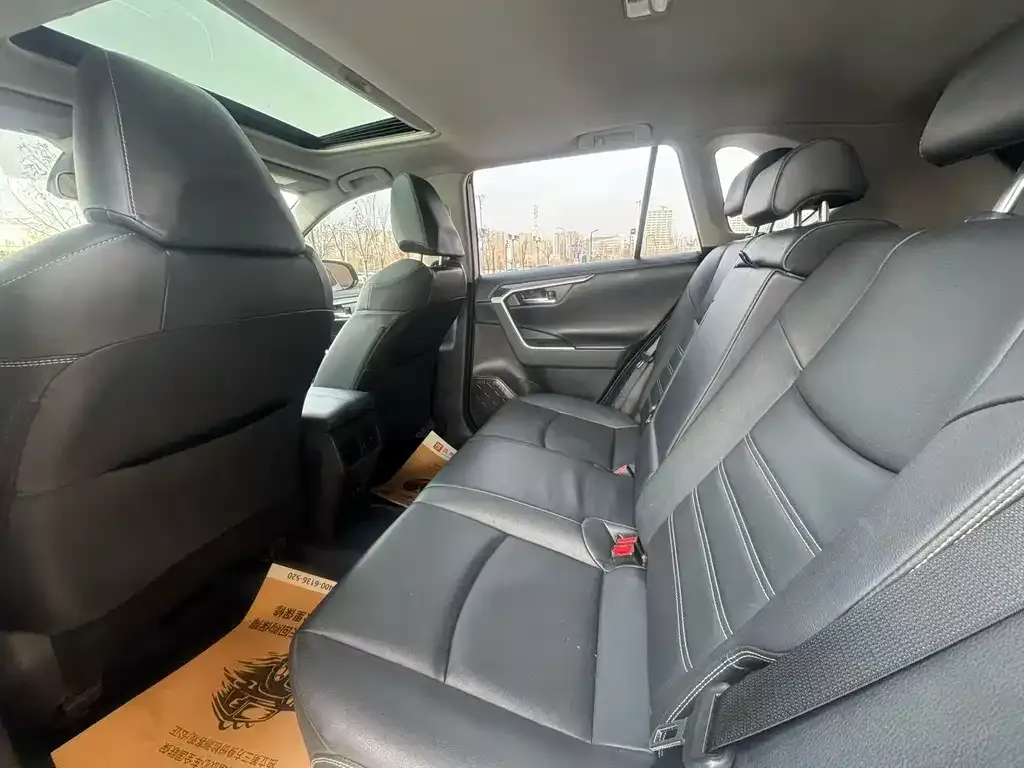Toyota RAV4 2021 из CN, фото 7