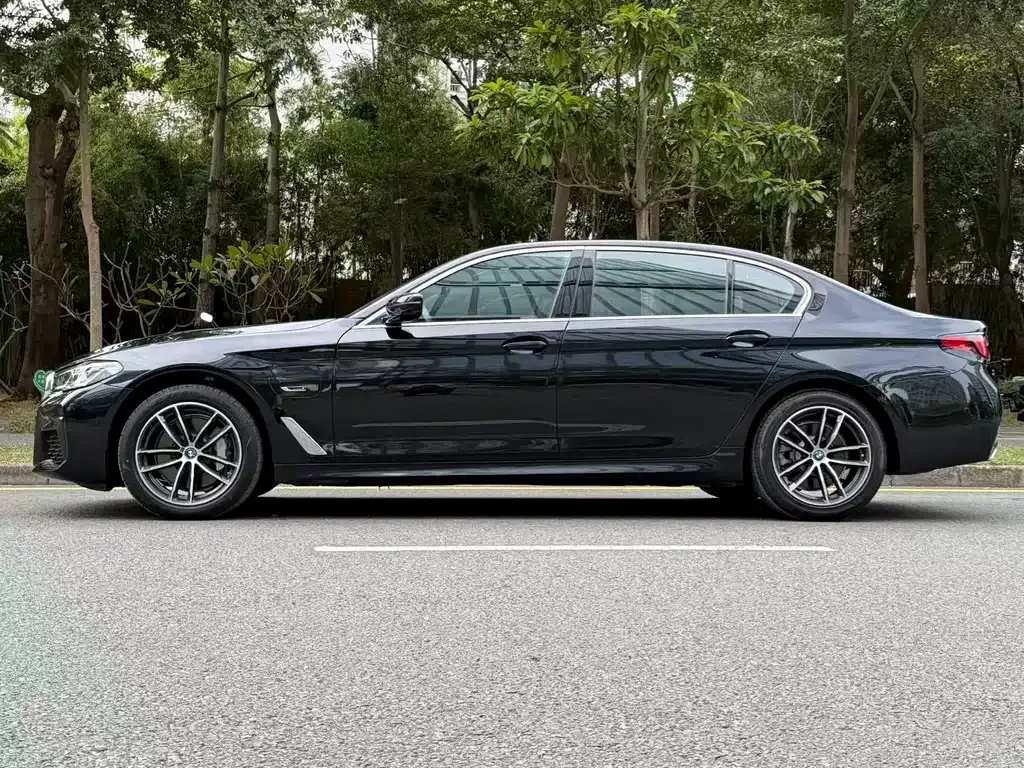 BMW 5 Series New Energy — фото 7