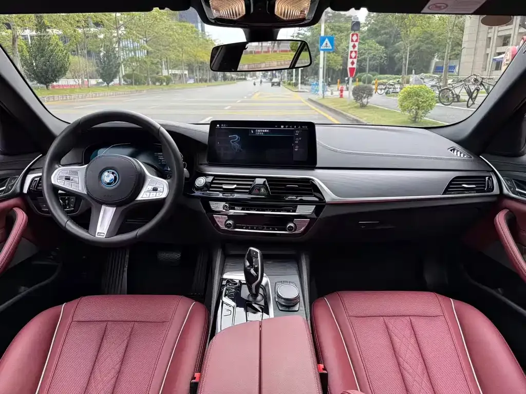 BMW 5 Series New Energy — фото 2
