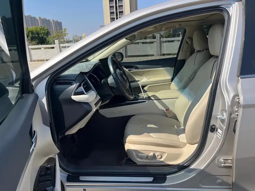 Toyota Camry 2023 из CN, фото 5