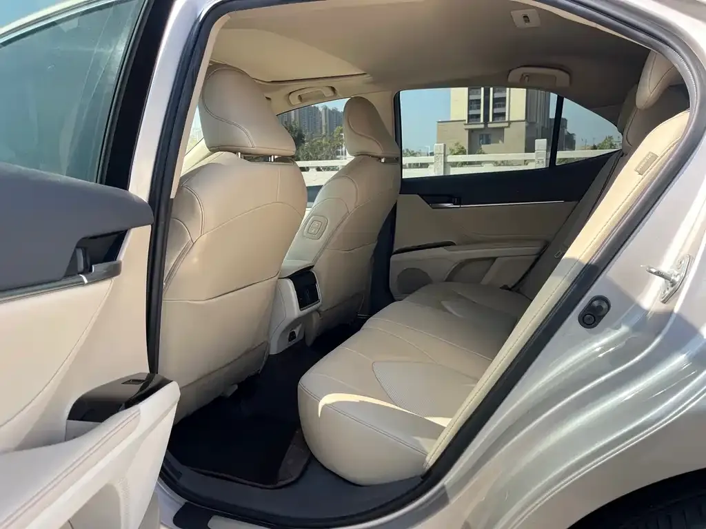 Toyota Camry 2023 из CN, фото 2
