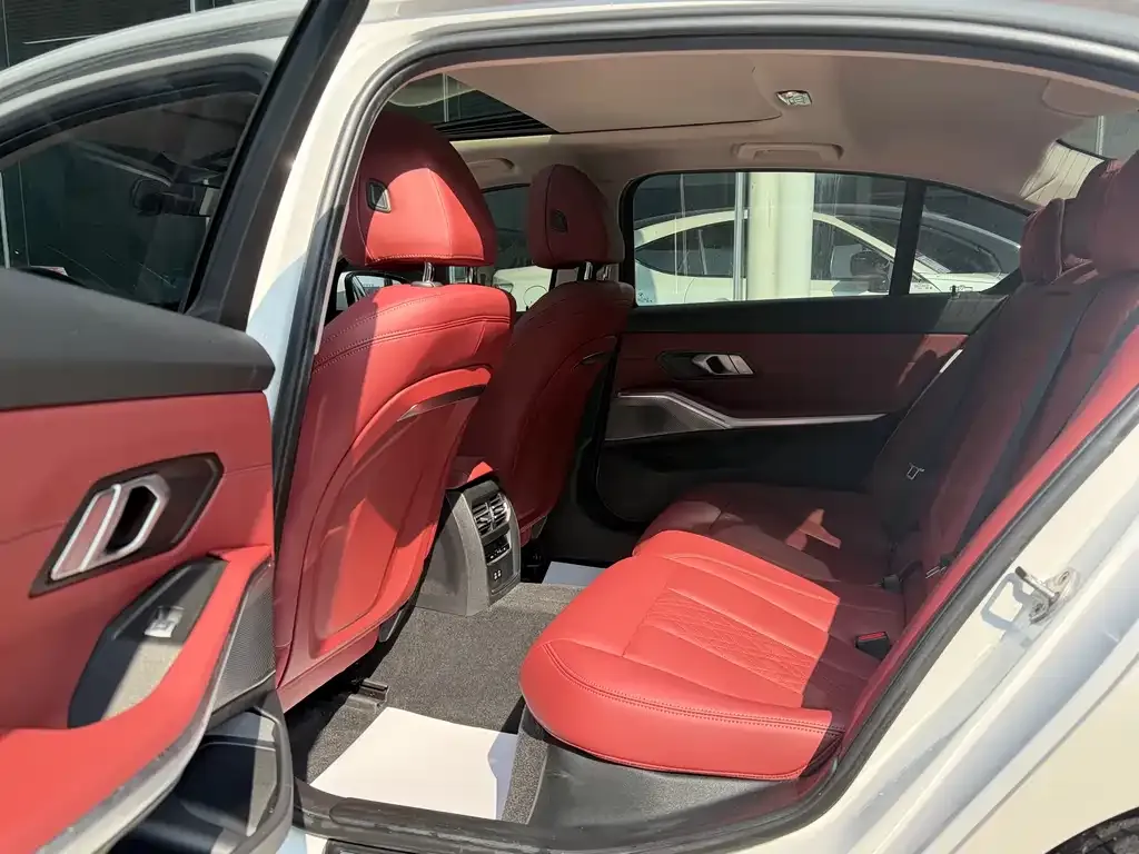 BMW 3 Series 2023 из CN, фото 8