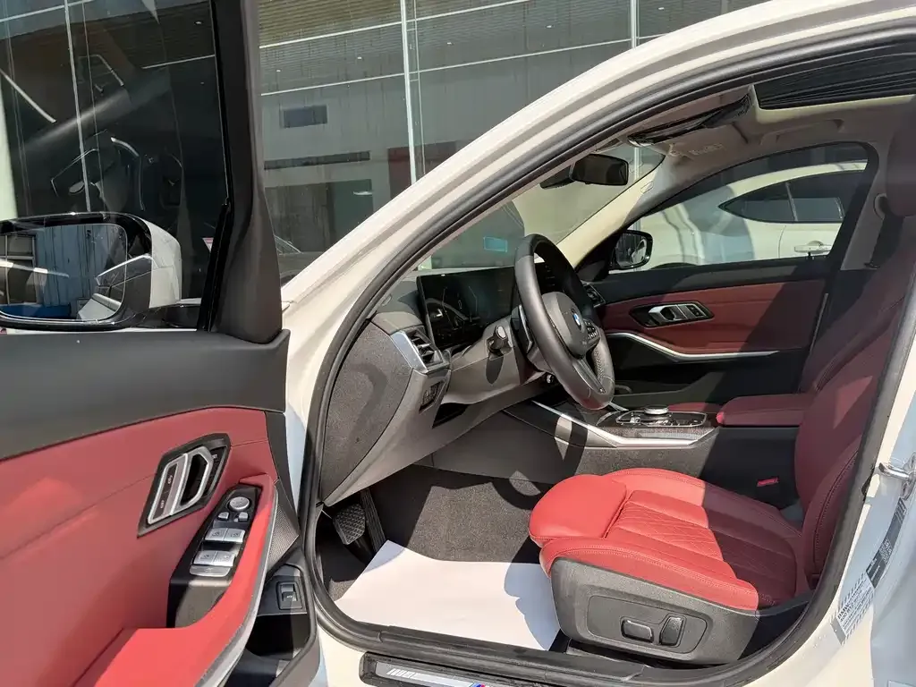 BMW 3 Series 2023 из CN, фото 10