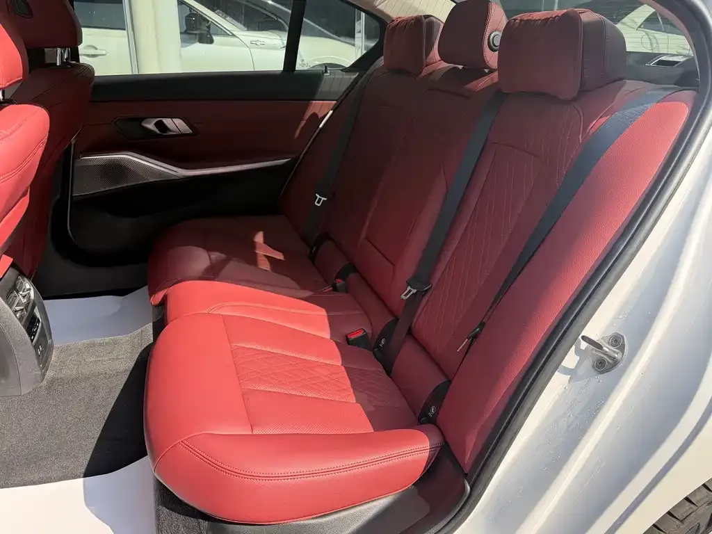BMW 3 Series 2023 из CN, фото 7