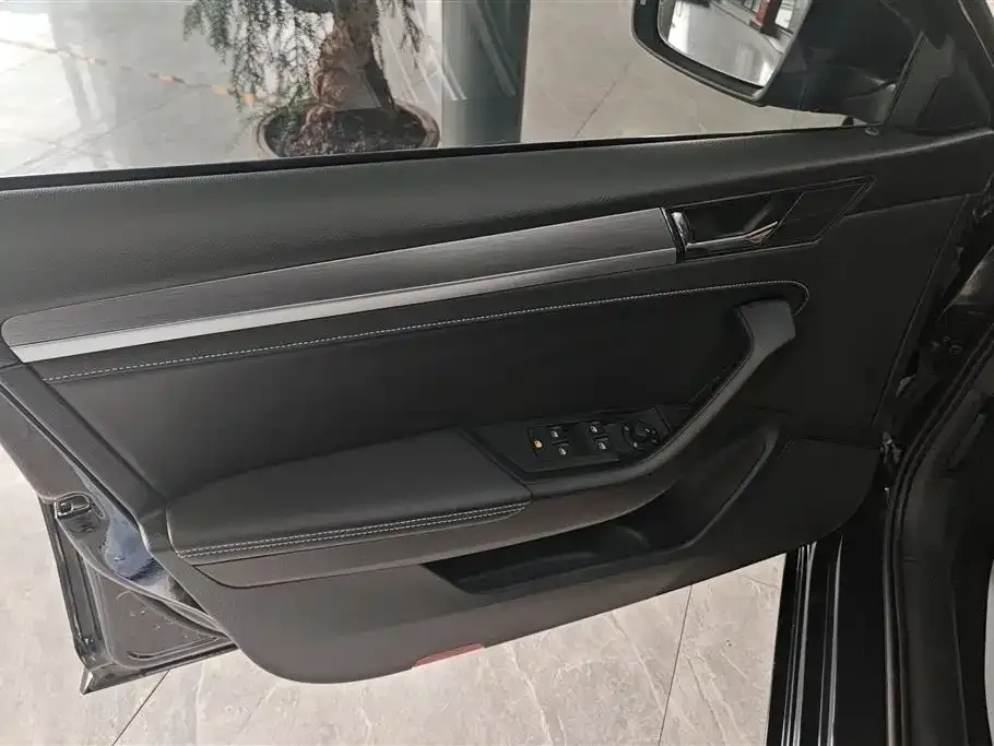 Skoda Superb — фото 7