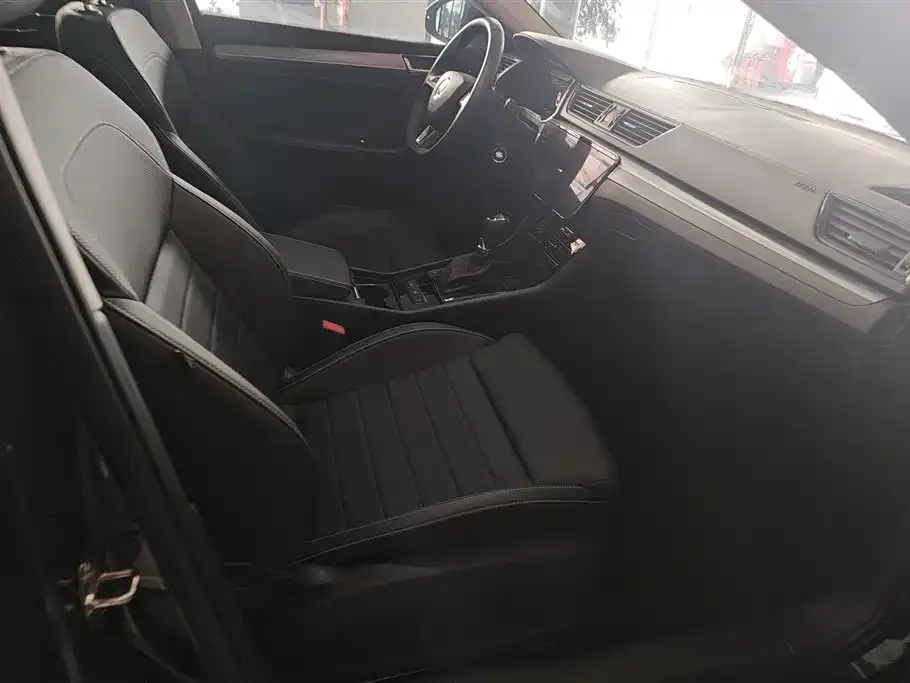 Skoda Superb — фото 2