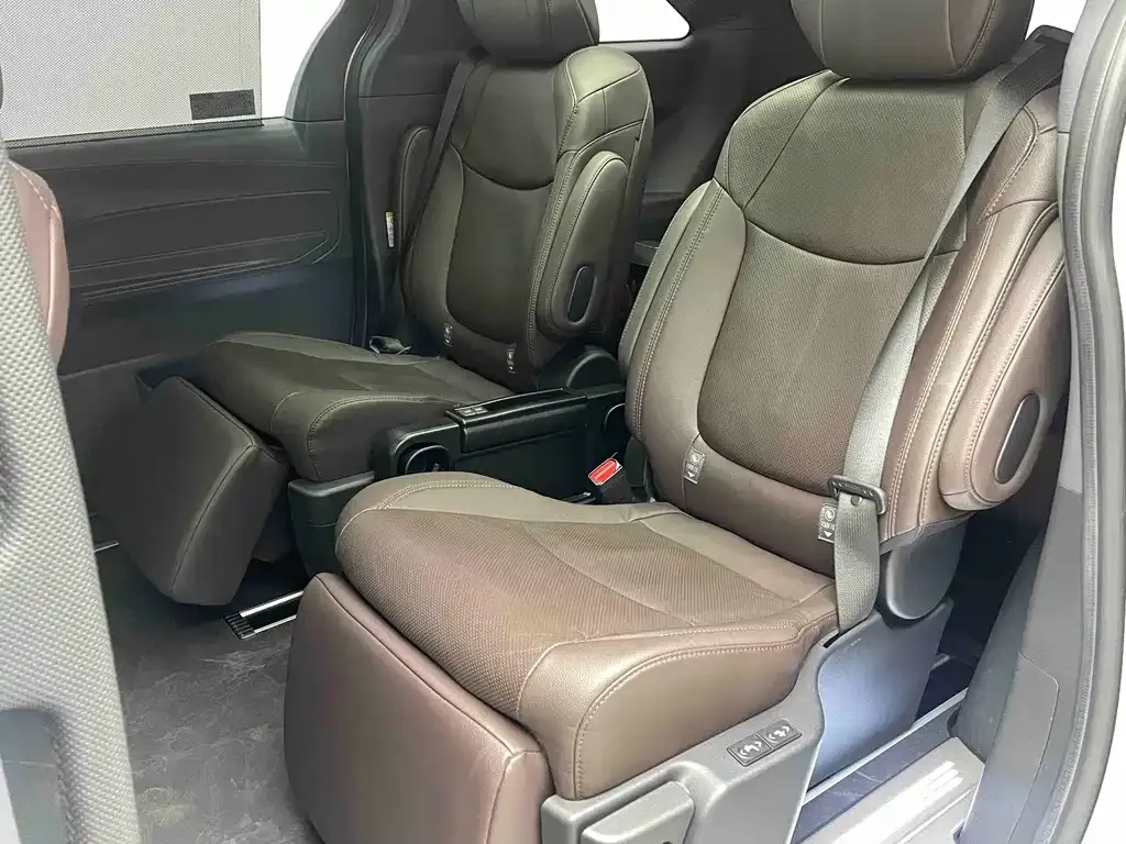 Toyota Sienna 2023 из CN, фото 10