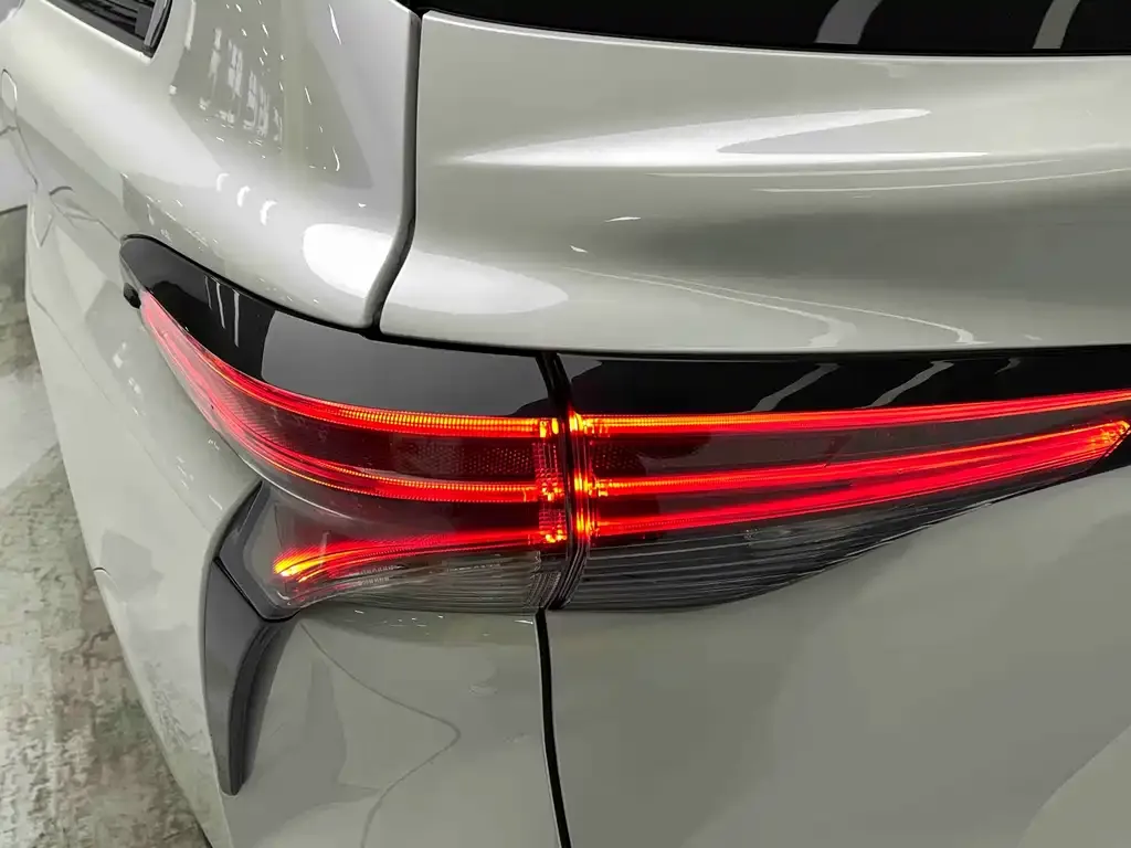 Toyota Sienna 2023 из CN, фото 8