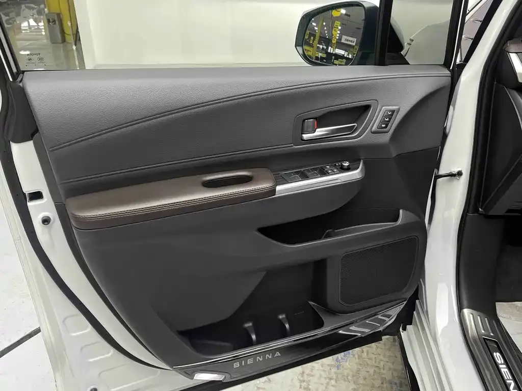 Toyota Sienna 2023 из CN, фото 7