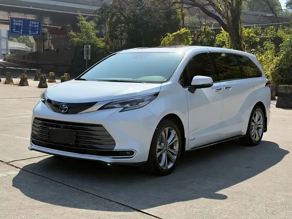 Toyota Sienna 2024 из CN, фото 1