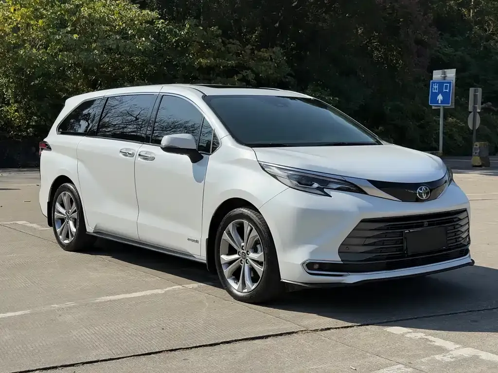 Toyota Sienna 2024 из CN, фото 3