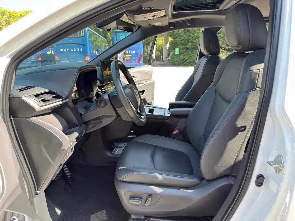 Toyota Sienna 2024 из CN, фото 8