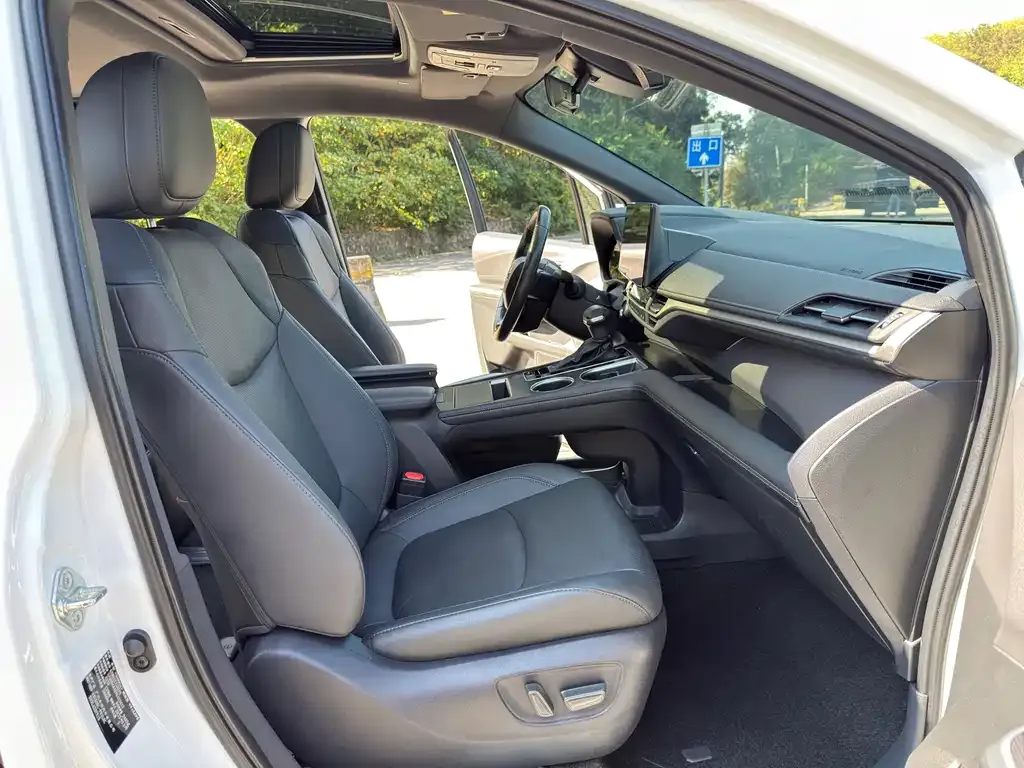 Toyota Sienna 2024 из CN, фото 9