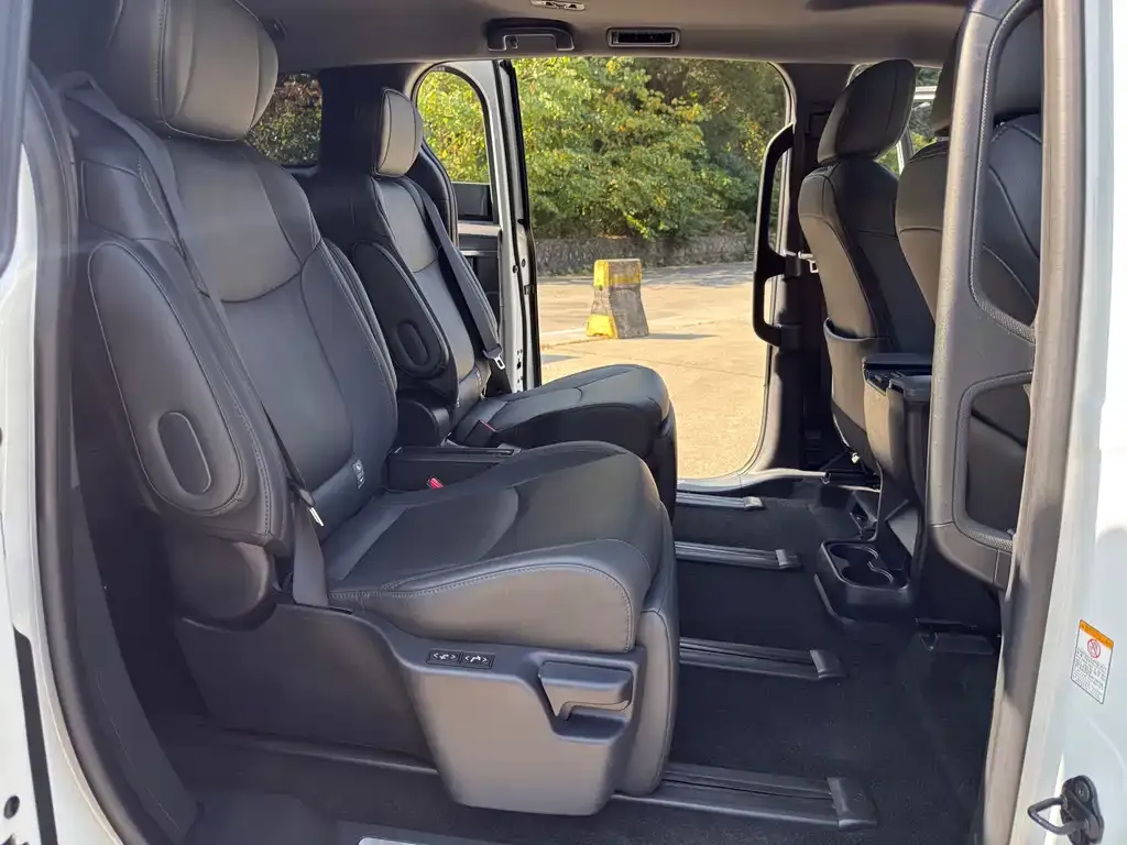 Toyota Sienna 2024 из CN, фото 6