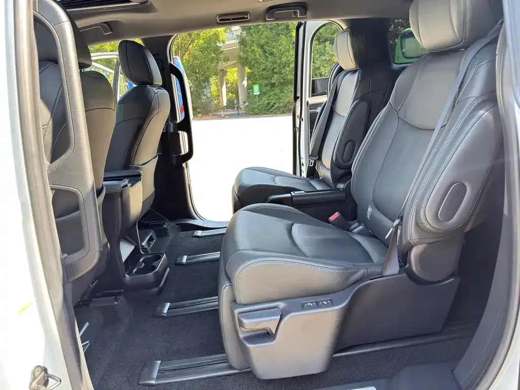 Toyota Sienna 2024 из CN, фото 7