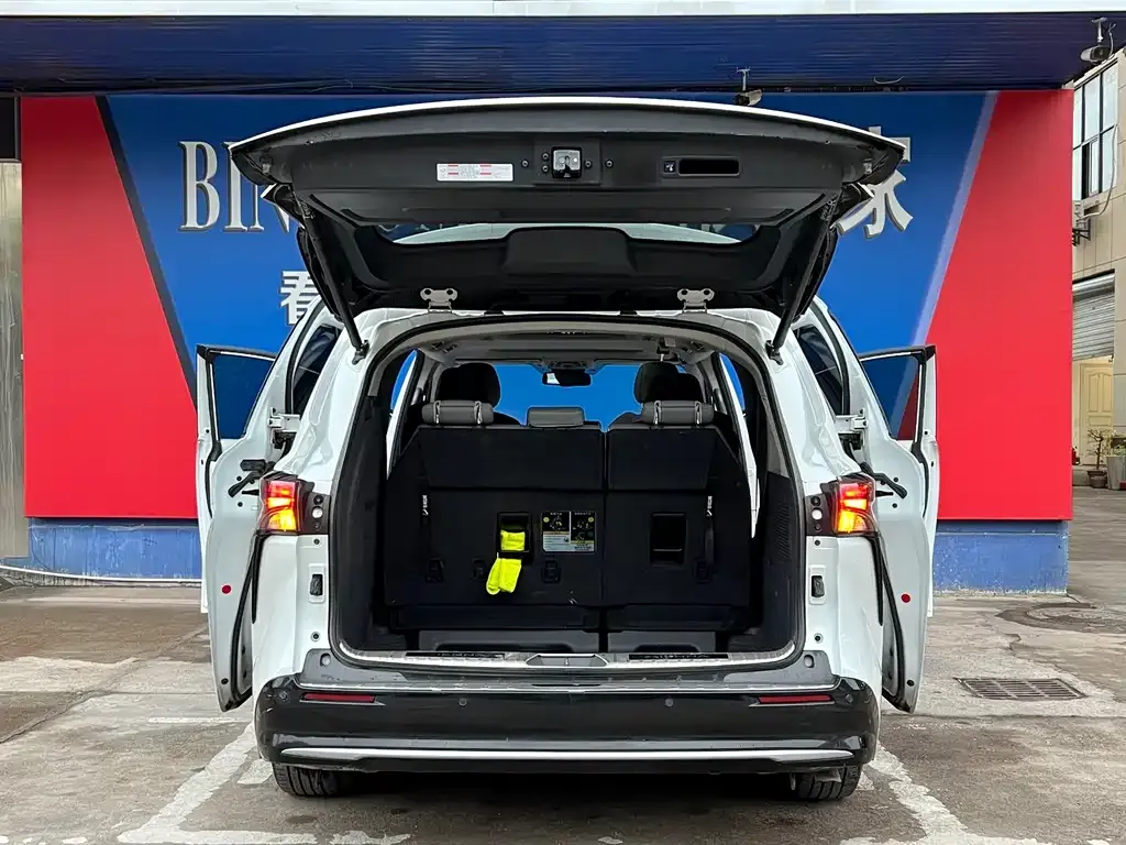 Toyota Sienna — фото 10