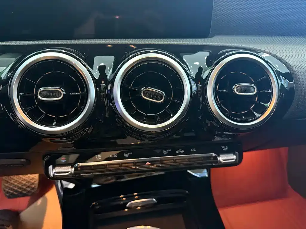 Mercedes-Benz A-Class 2023 из CN, фото 9