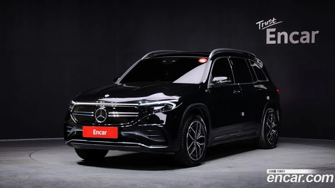 Mercedes-Benz EQB — фото 1
