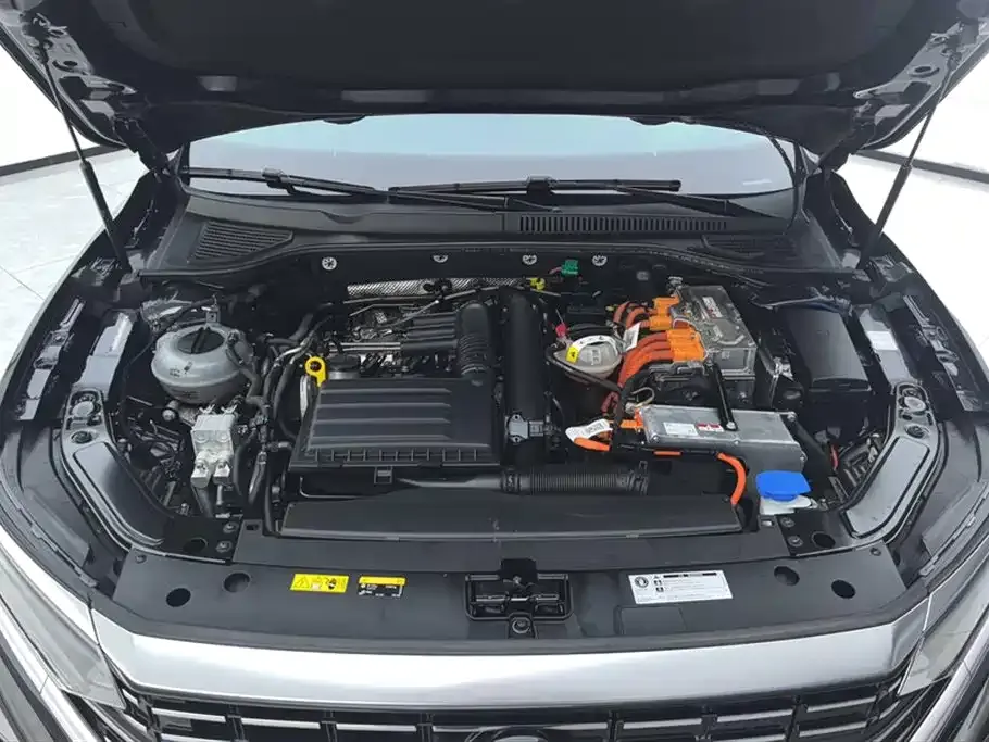 Volkswagen Passat New Energy — фото 10