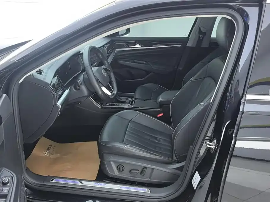 Volkswagen Passat New Energy — фото 8