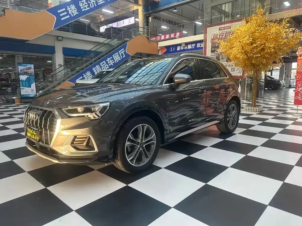 Audi Q3 — фото 1