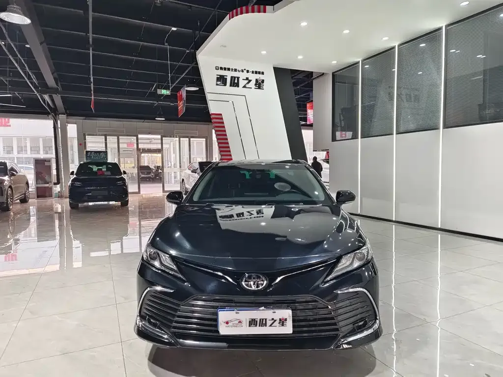 Toyota Camry — фото 10