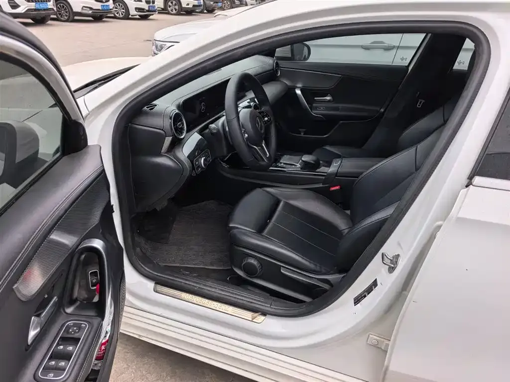 Mercedes-Benz A-Class 2023 из CN, фото 8