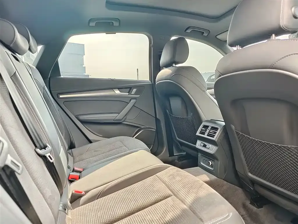 Audi Q5L Sportback — фото 2