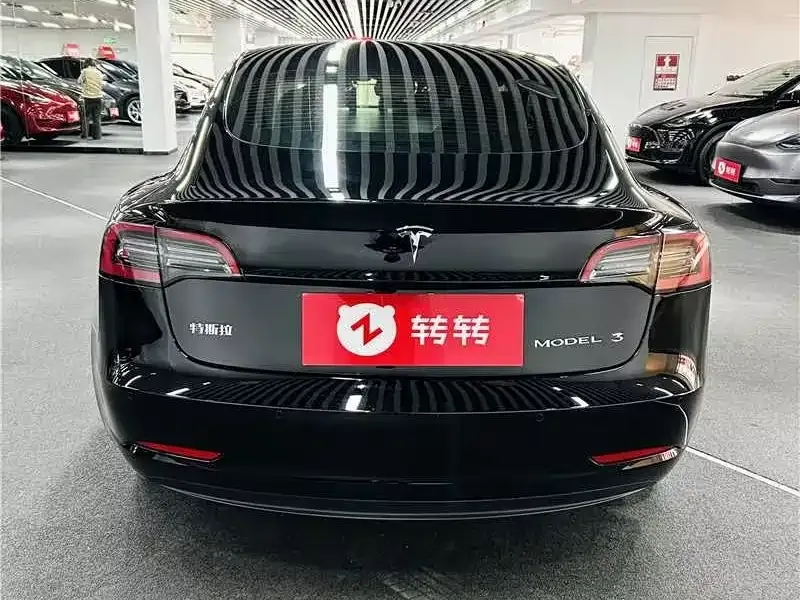 Tesla Model 3 — фото 10