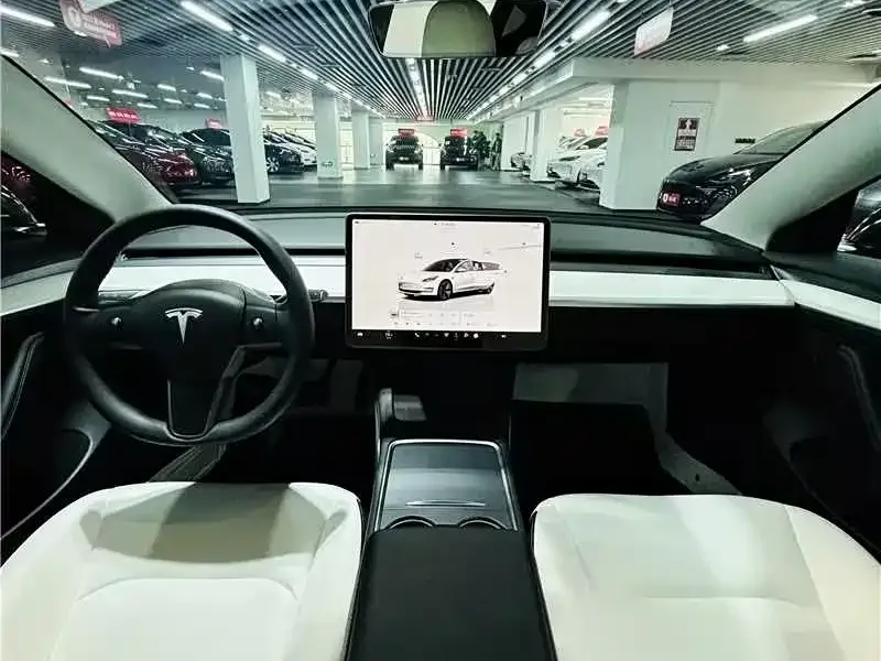 Tesla Model 3 — фото 5