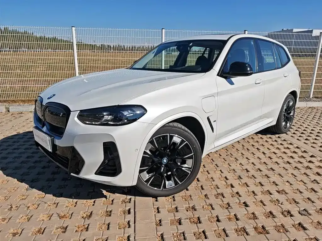 BMW iX3 — фото 1