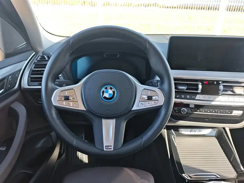 BMW iX3 — фото 2