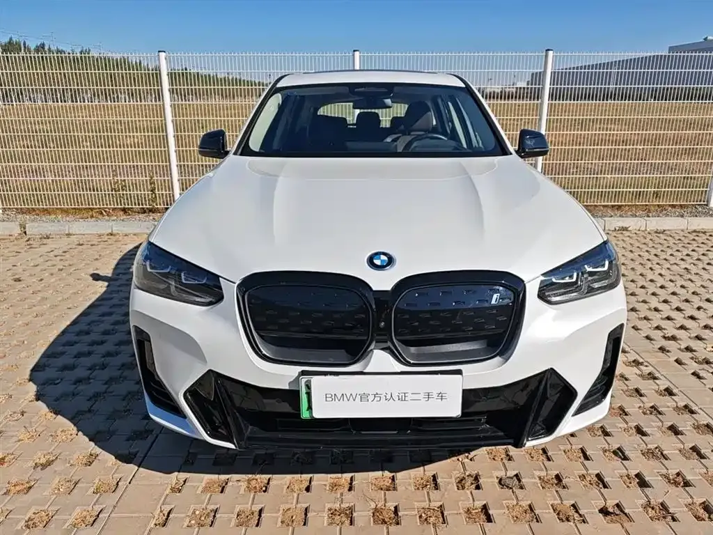 BMW iX3 — фото 10