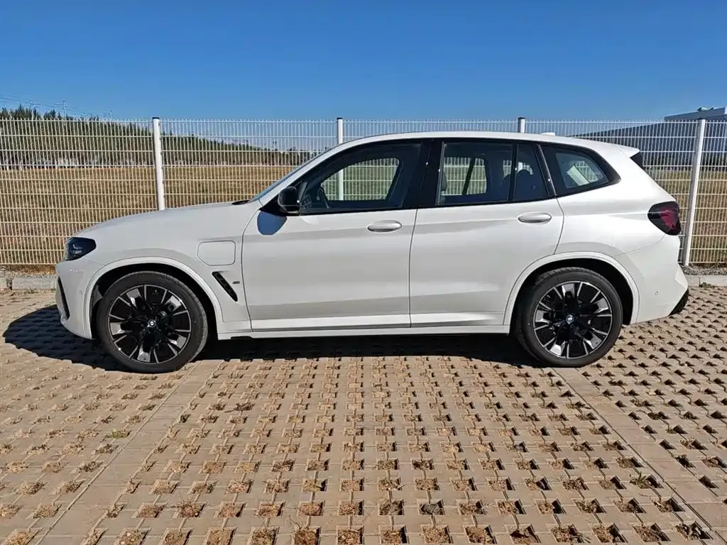 BMW iX3 — фото 5