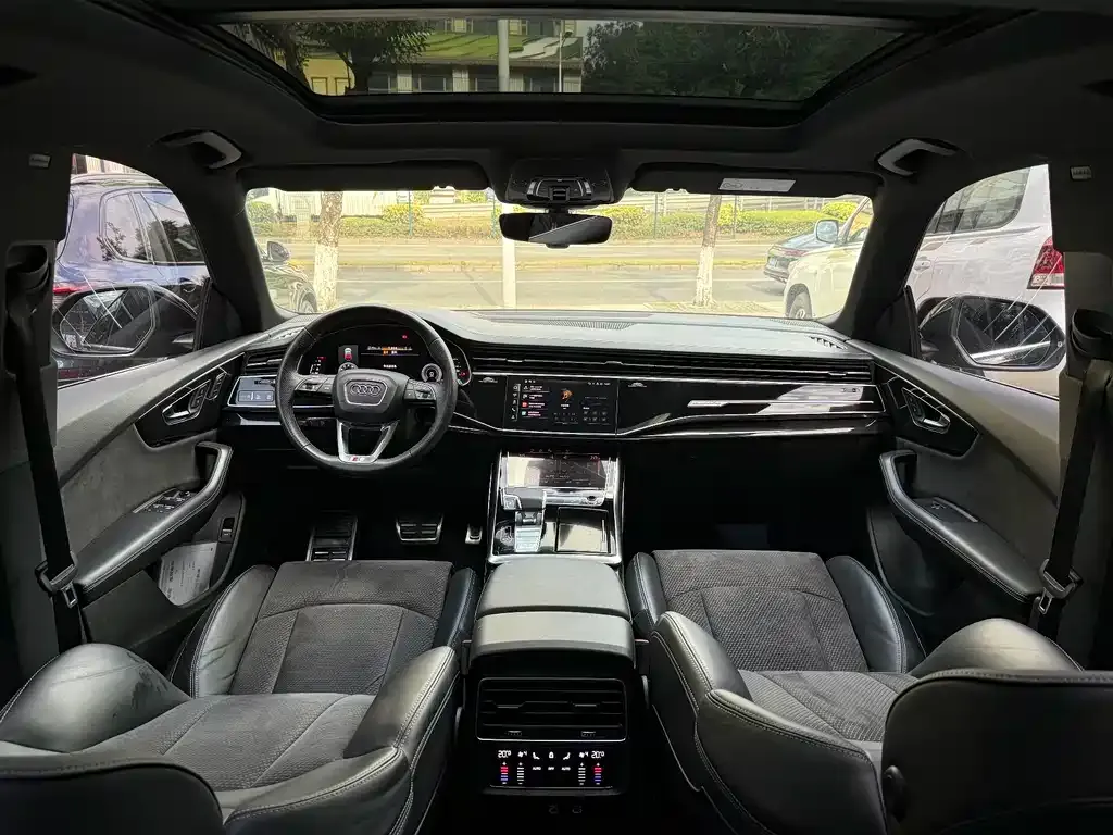 Audi Q8 2021 из CN, фото 7