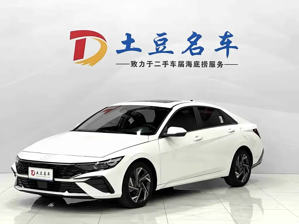 Hyundai Elantra — фото 1