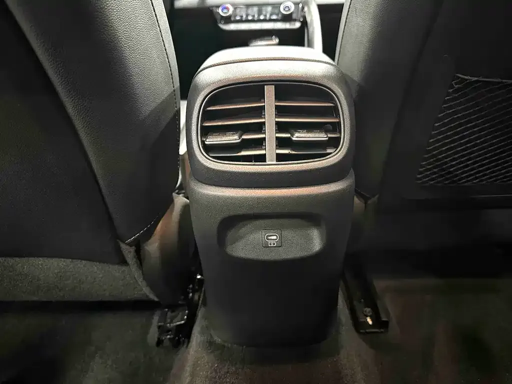 Hyundai Elantra — фото 9