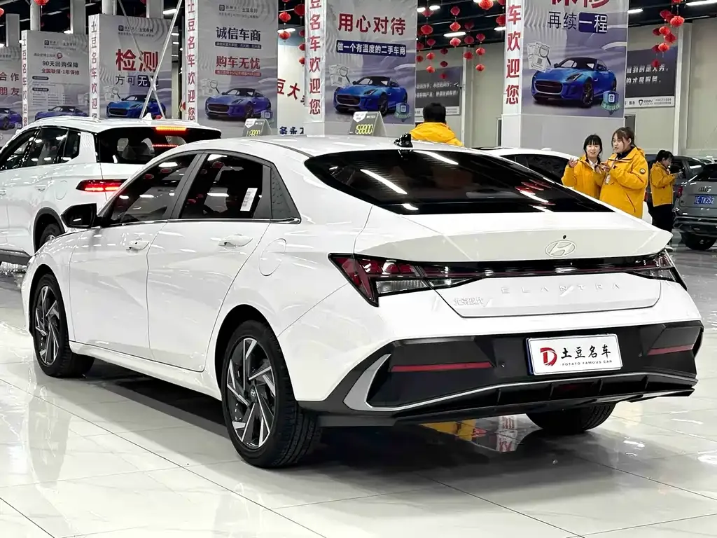Hyundai Elantra — фото 8