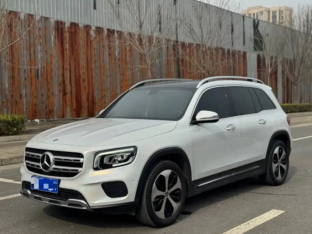 Mercedes-Benz GLB — фото 1
