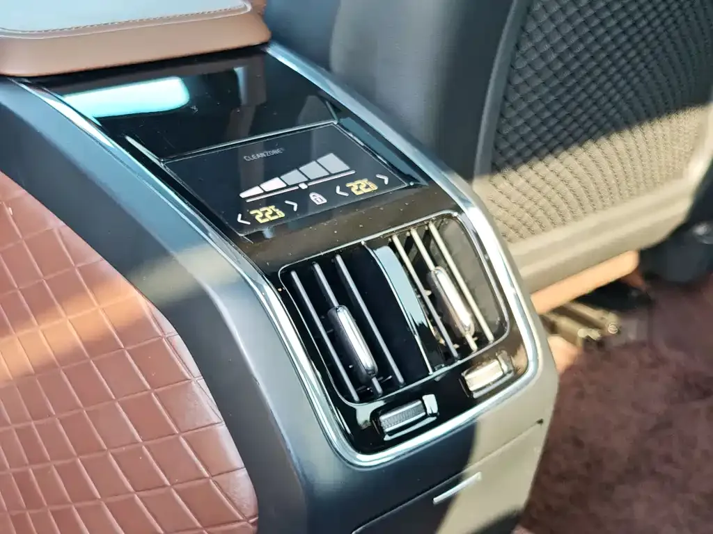 Volvo S90 2024 из CN, фото 6