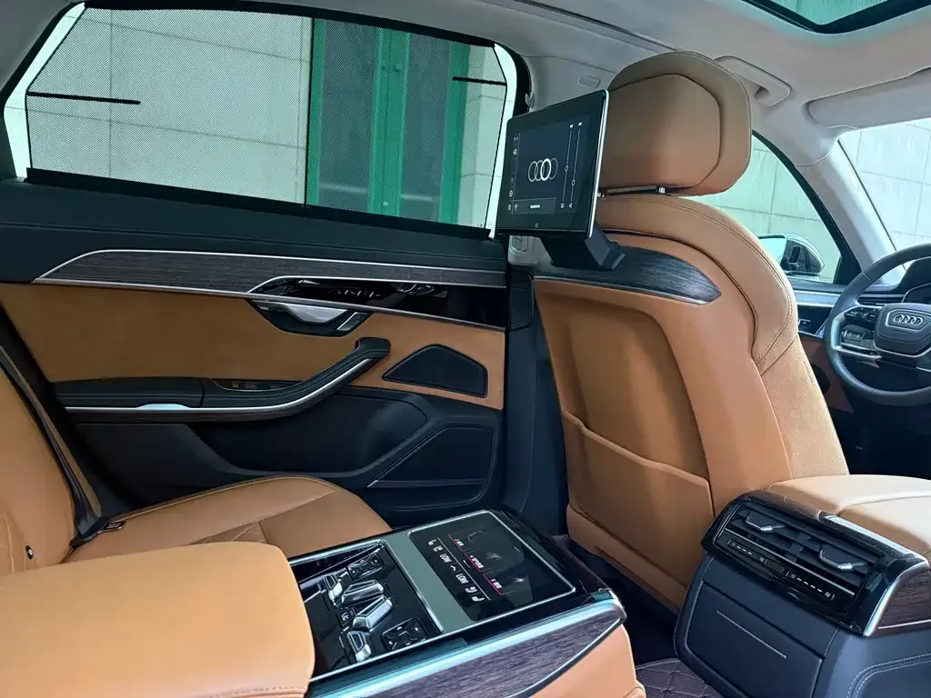 Audi A8 — фото 8