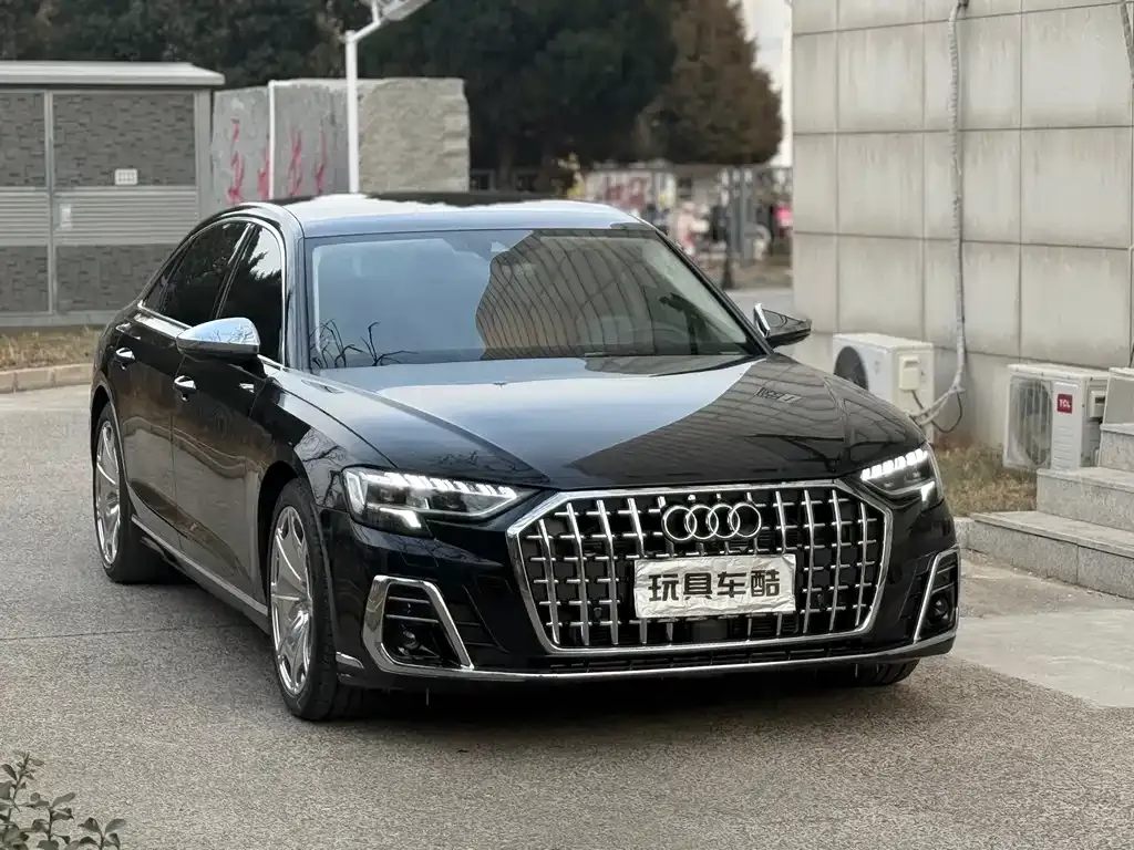 Audi A8 — фото 2