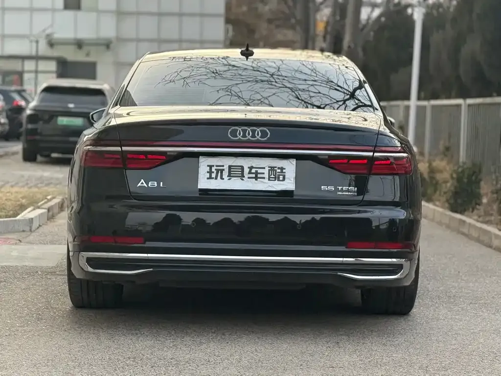 Audi A8 — фото 5
