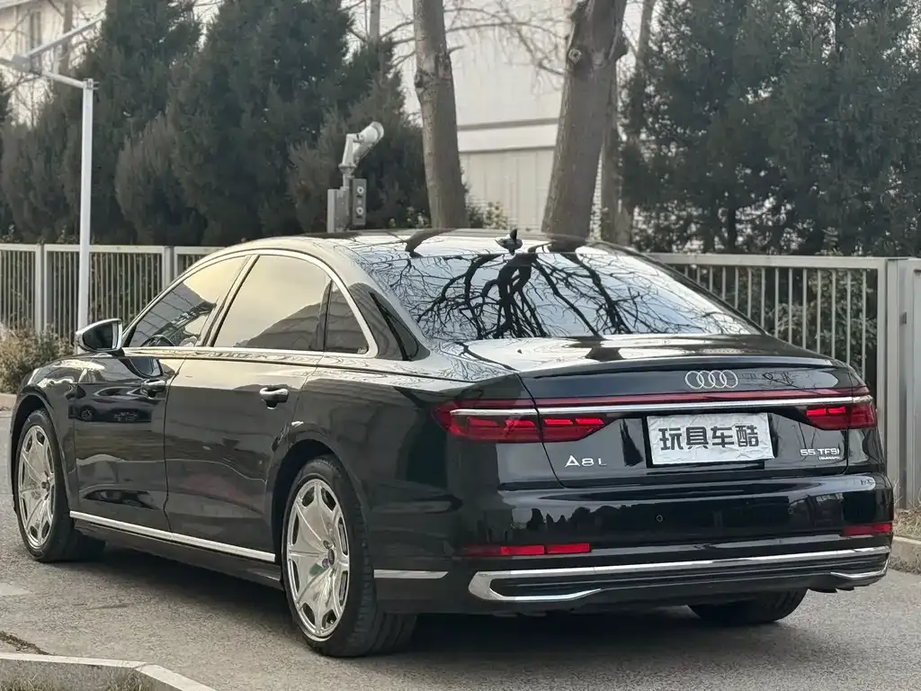 Audi A8 — фото 6