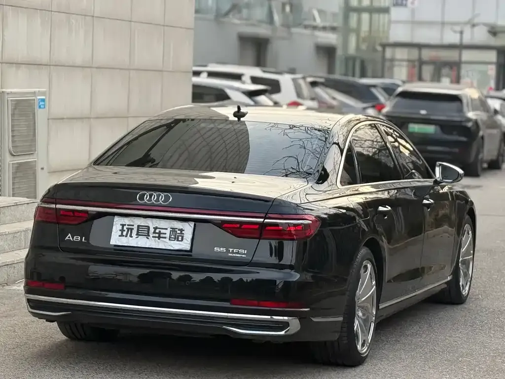 Audi A8 — фото 4