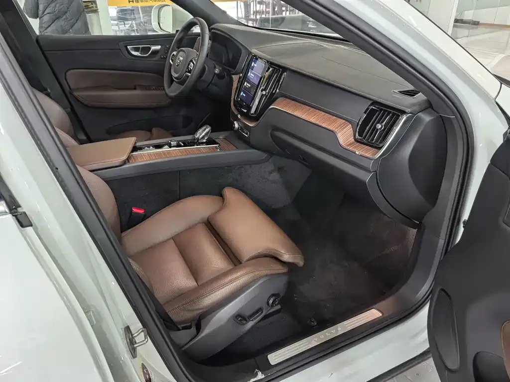 Volvo XC60 PHEV 2026 из CN, фото 6