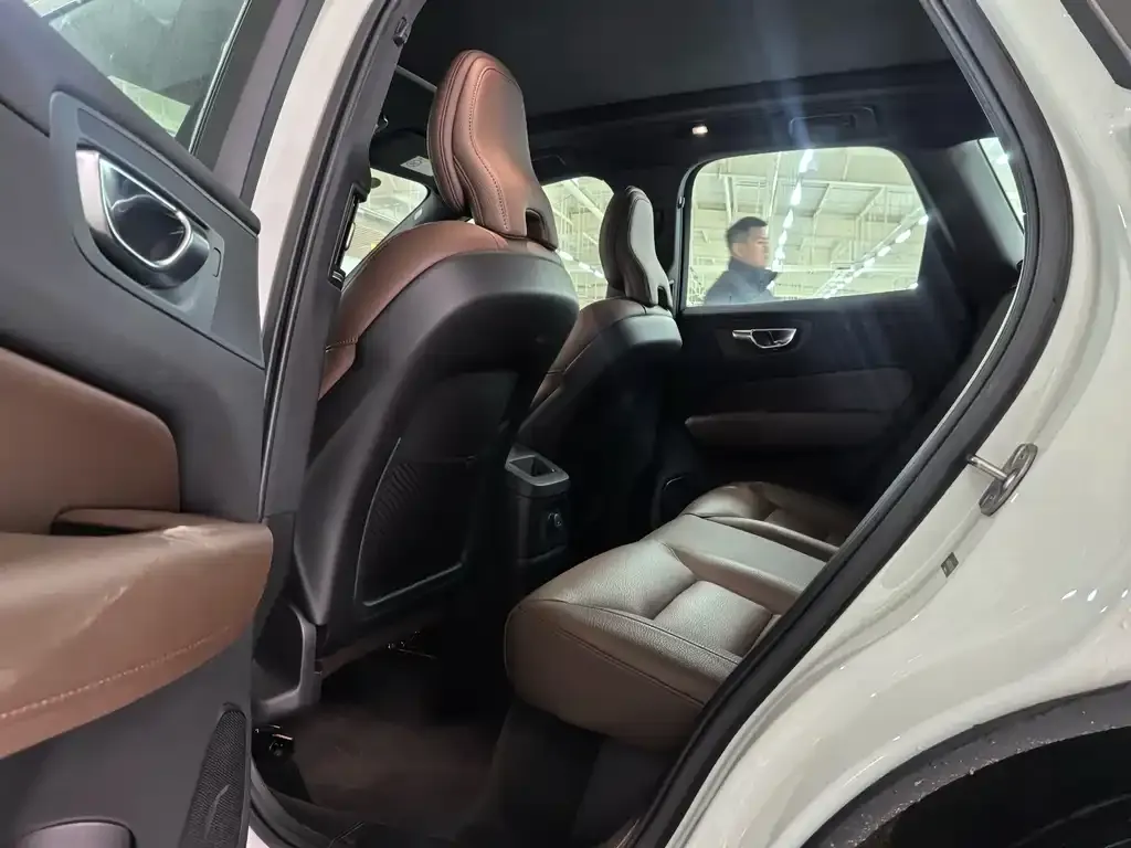 Volvo XC60 PHEV 2026 из CN, фото 2
